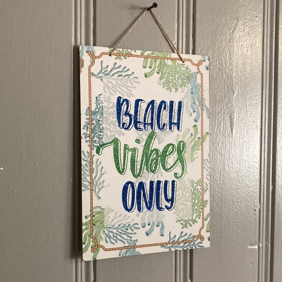 NWT Blue & Green Glittered BEACH VIBES ONLY Wooden Decoration Sign w/ 🪸 - Picture 6 of 11